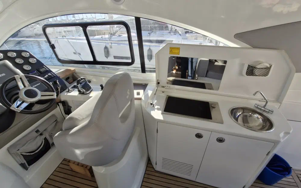 slider 9 Beneteau Monte Carlo 42