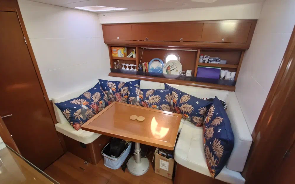 slider 16 Beneteau Monte Carlo 42