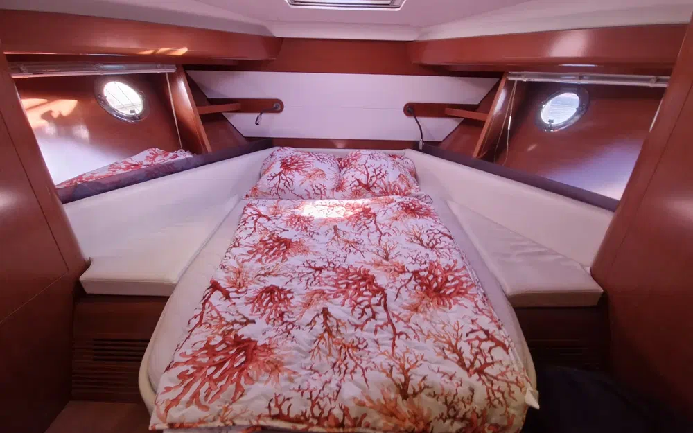 slider 17 Beneteau Monte Carlo 42