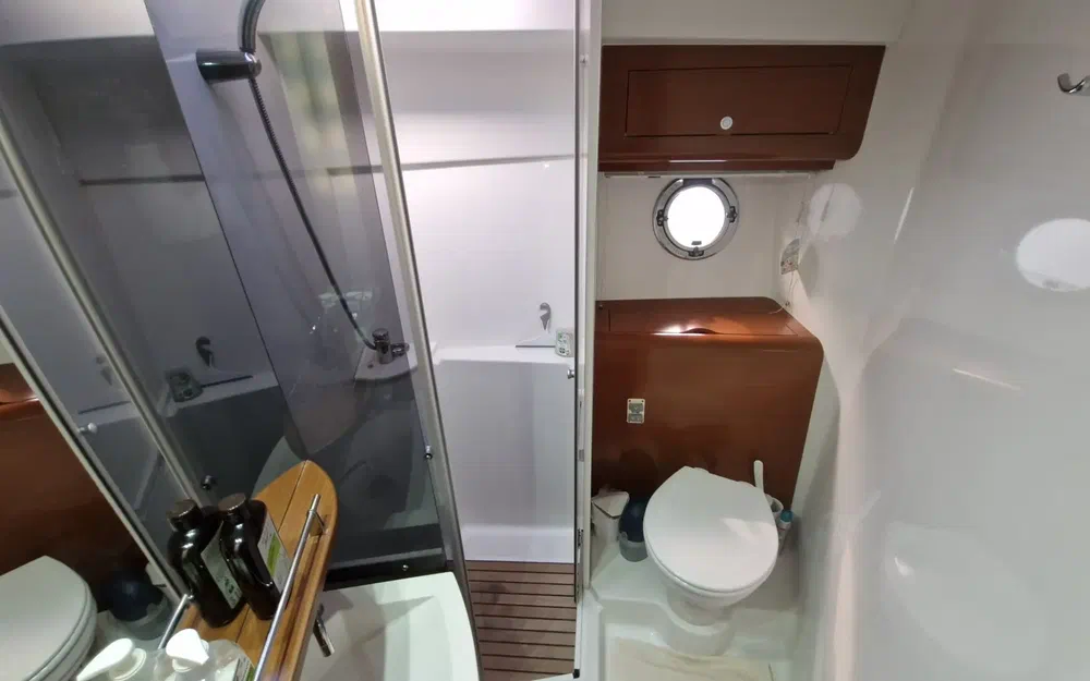 slider 18 Beneteau Monte Carlo 42