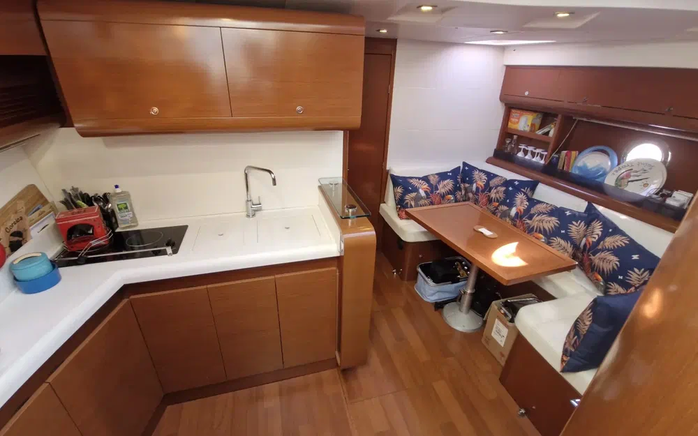 slider 3 Beneteau Monte Carlo 42