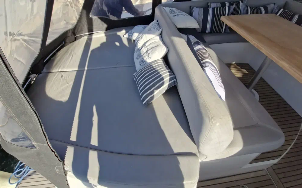 slider 6 Beneteau Monte Carlo 42