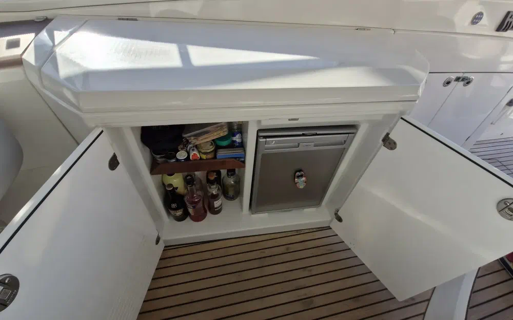 slider 8 Beneteau Monte Carlo 42