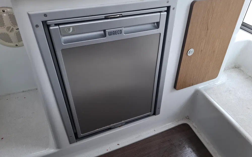 slider 28 Beneteau Antares 680 HB