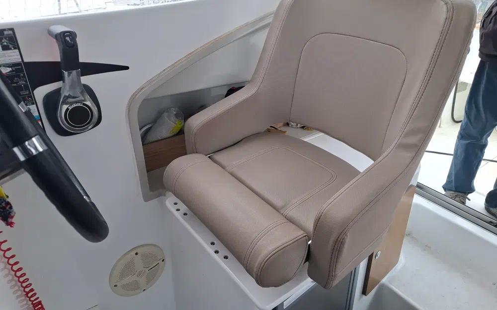 slider 29 Beneteau Antares 680 HB