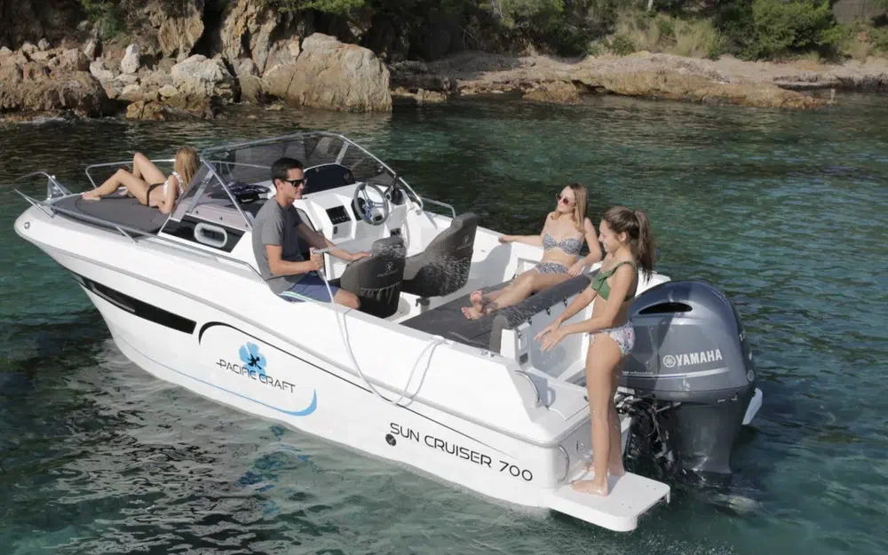 slider 5 Pacific Craft 700 SC