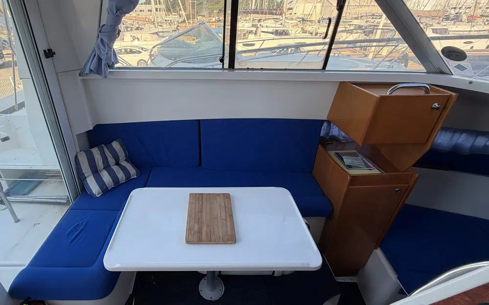 slider 8 Rio 800 Cabin Fish