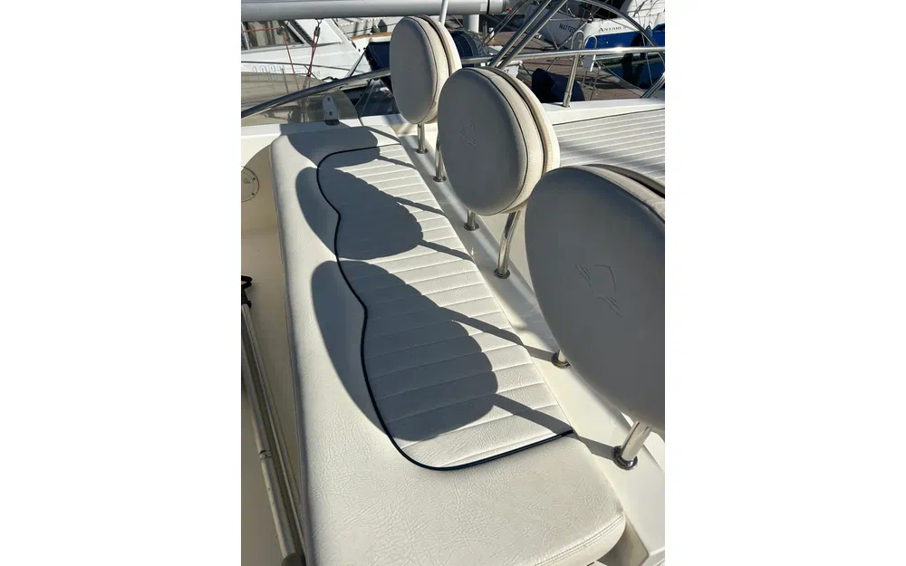 slider 32 Sealine F 34