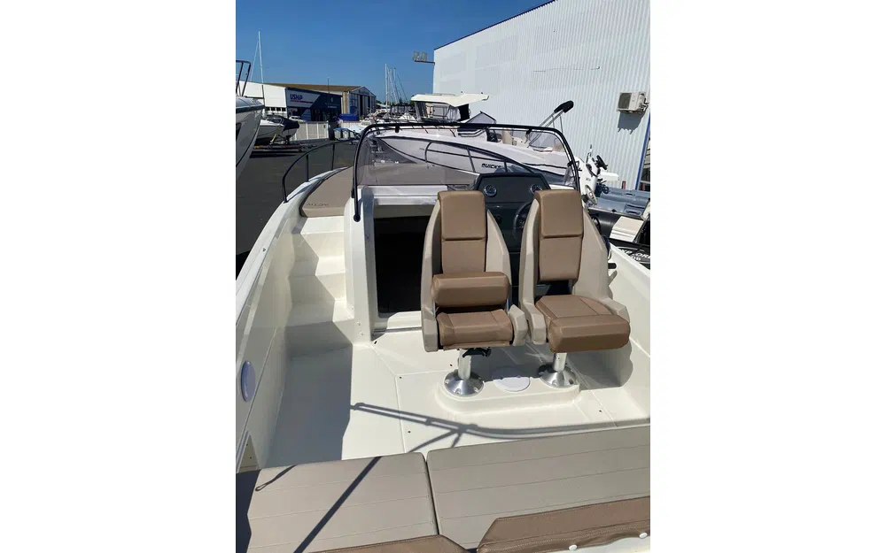 slider 8 Quicksilver Activ 675 Sundeck