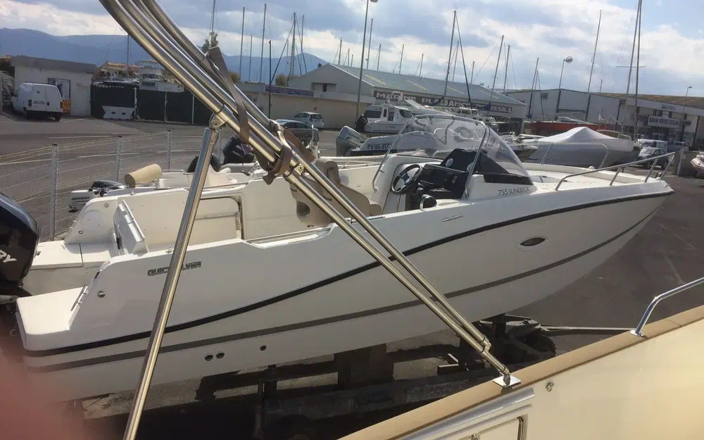 slider 1 Quicksilver Activ 755 Sundeck