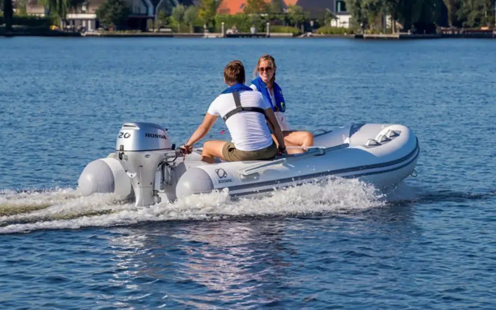 slider 1 Zodiac Cadet 200 Aero