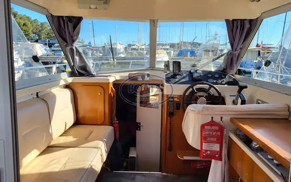 slider 2 Beneteau Antares 8
