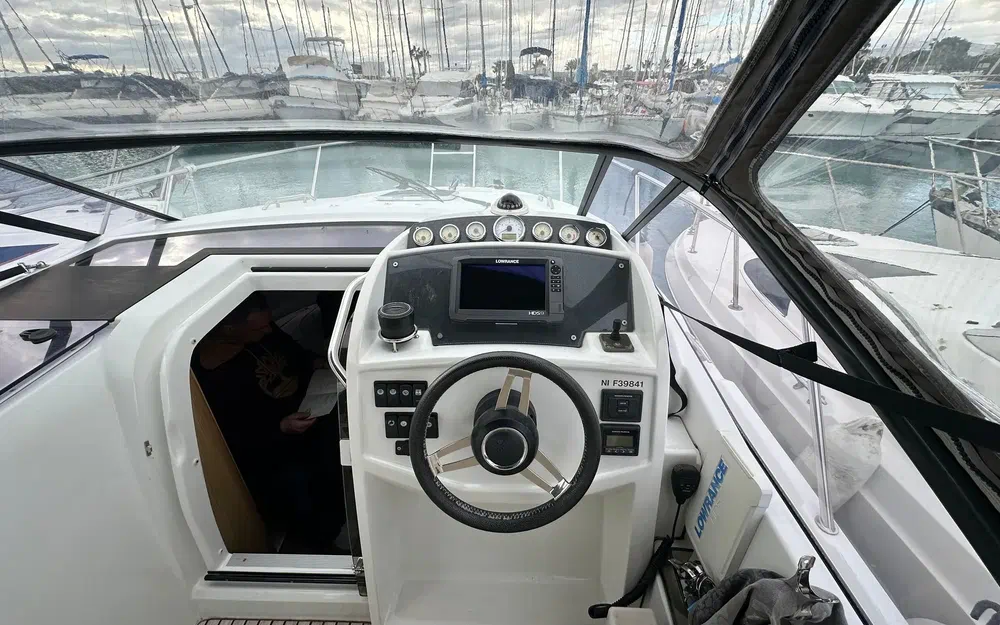 slider 10 Jeanneau Leader 8