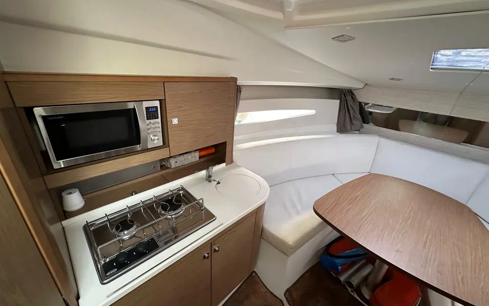 slider 14 Jeanneau Leader 8