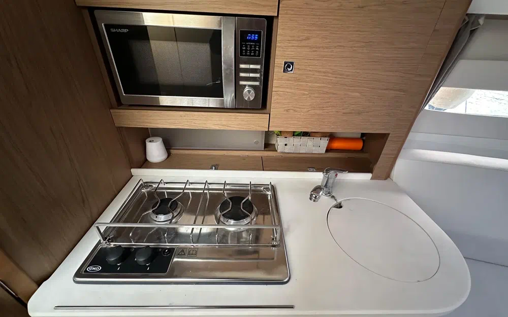 slider 15 Jeanneau Leader 8