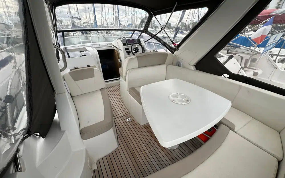 slider 7 Jeanneau Leader 8