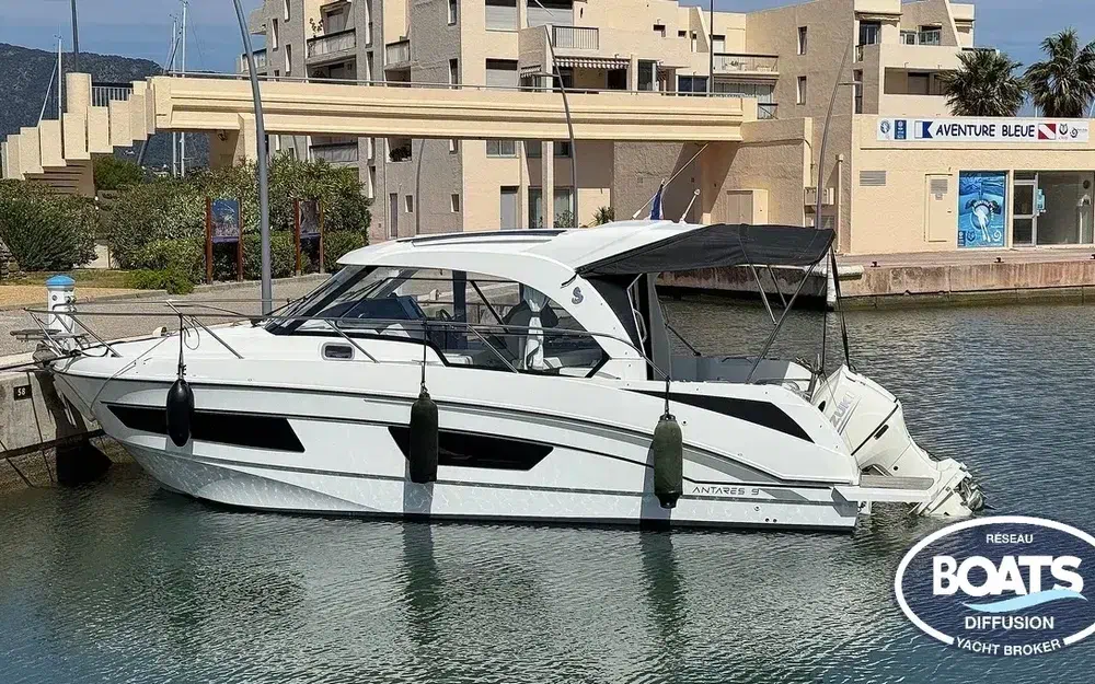 slider 0 Beneteau Antares 9 OB