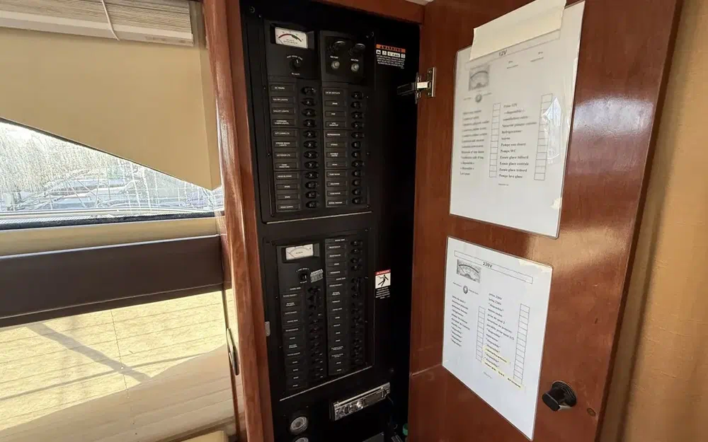 slider 13 Meridian Yacht 341