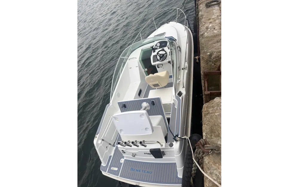 slider 2 Beneteau Flyer 701
