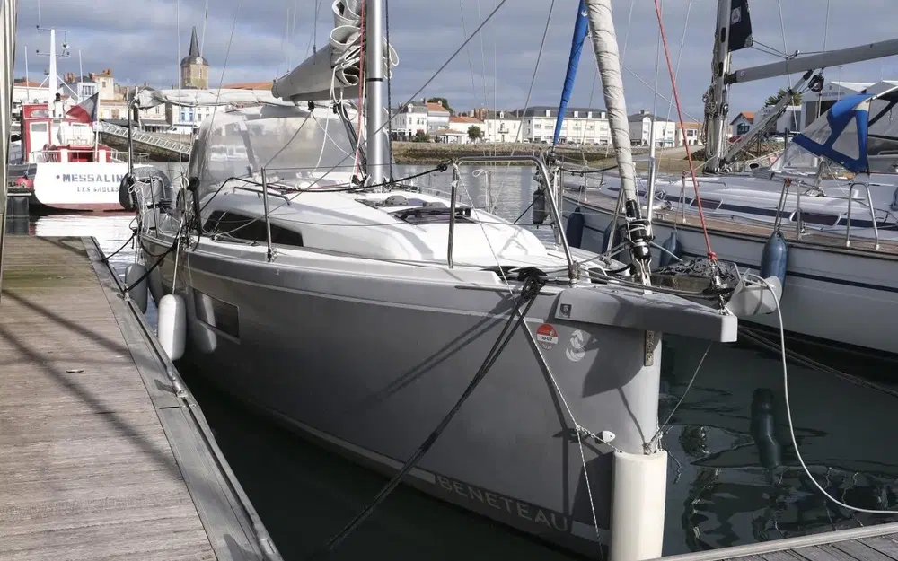 slider 1 Beneteau Oceanis 30.1