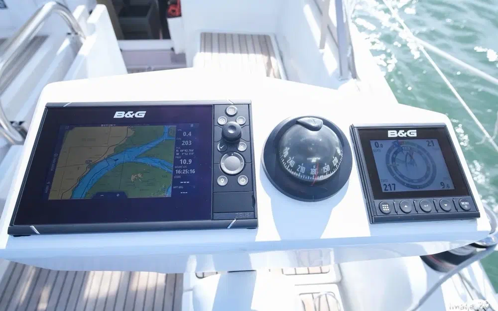 slider 35 Beneteau Oceanis 30.1