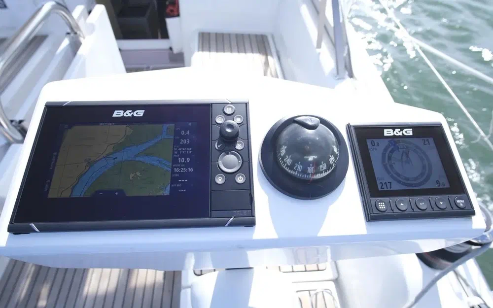 slider 3 Beneteau Oceanis 30.1