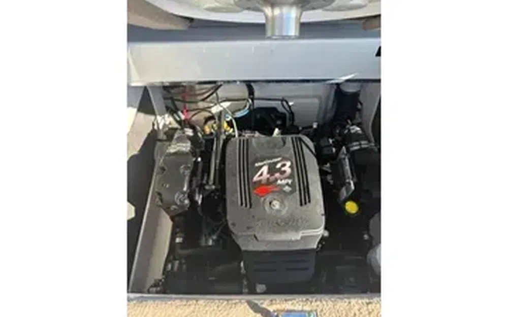 slider 3 Sea Ray 220 Sunsport