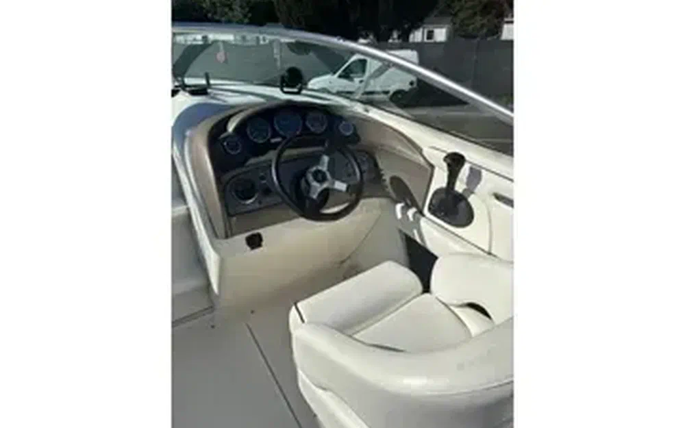 slider 4 Sea Ray 220 Sunsport