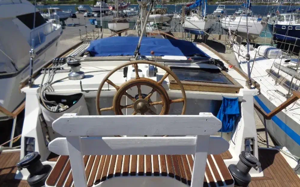 slider 4 Seafinn Yacht Seafinn 411