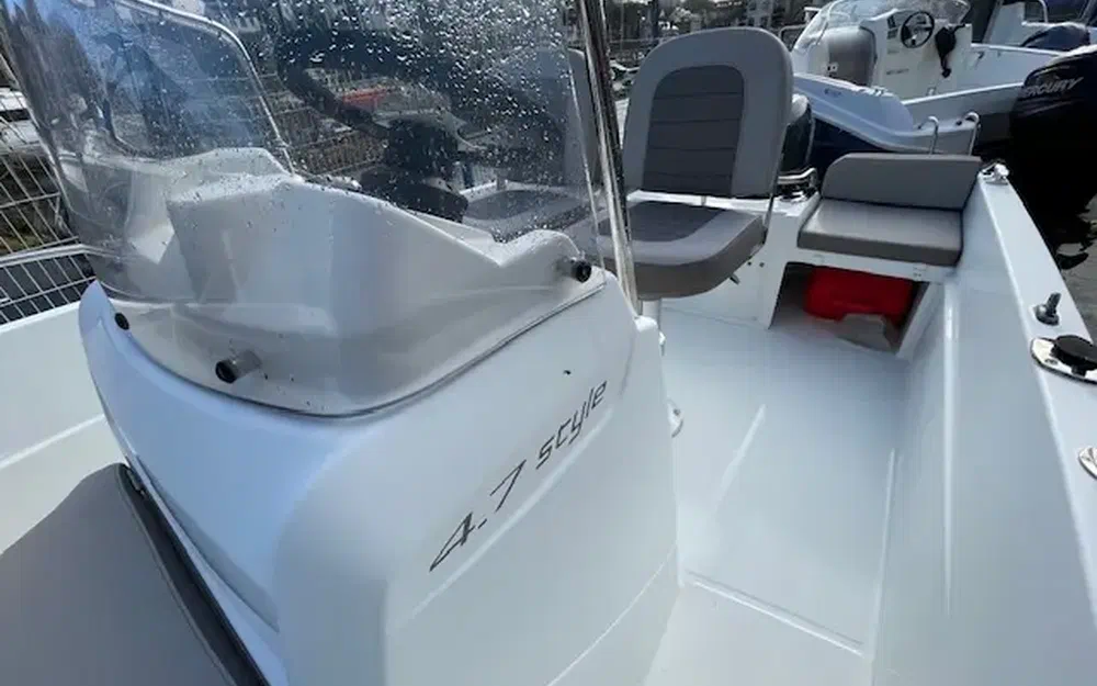 slider 9 Jeanneau Cap Camarat 4.7 CC