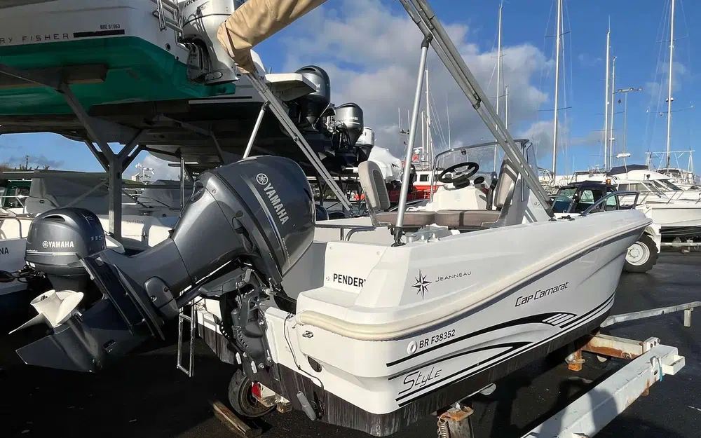 slider 1 Jeanneau Cap Camarat 4.7 CC