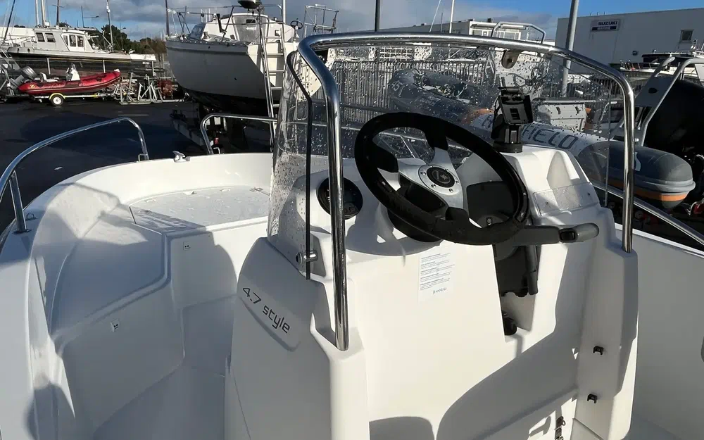 slider 6 Jeanneau Cap Camarat 4.7 CC