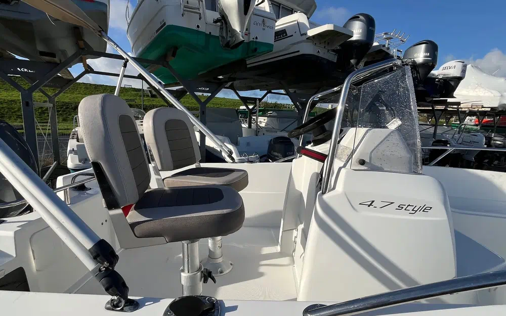 slider 8 Jeanneau Cap Camarat 4.7 CC