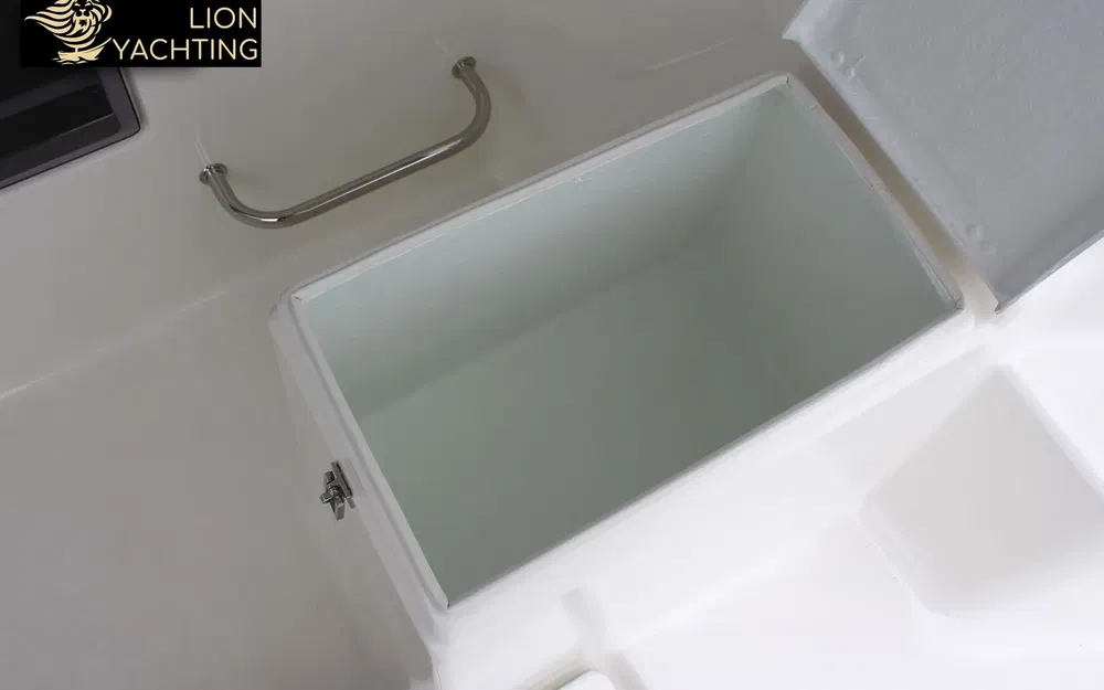 slider 9 Texas 540 Pilothouse