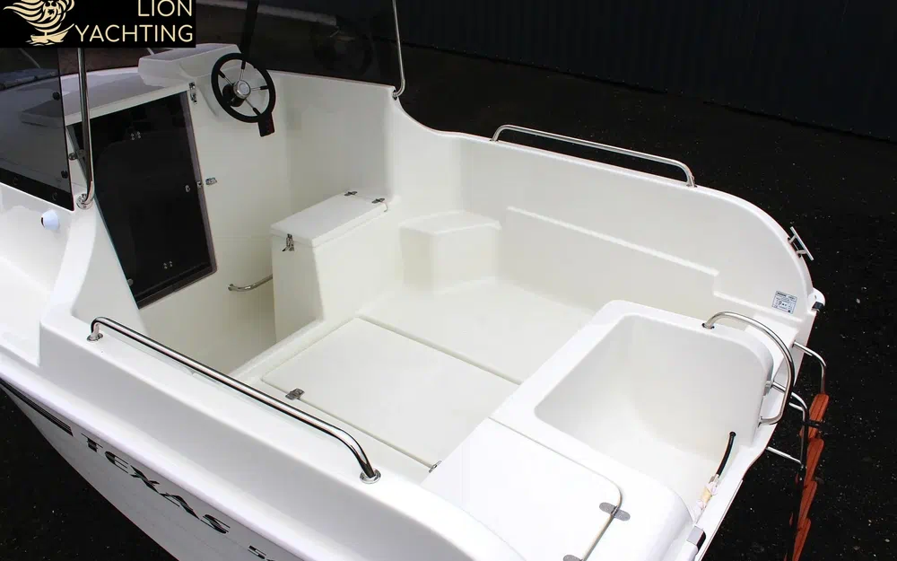 slider 10 Texas 540 Pilothouse