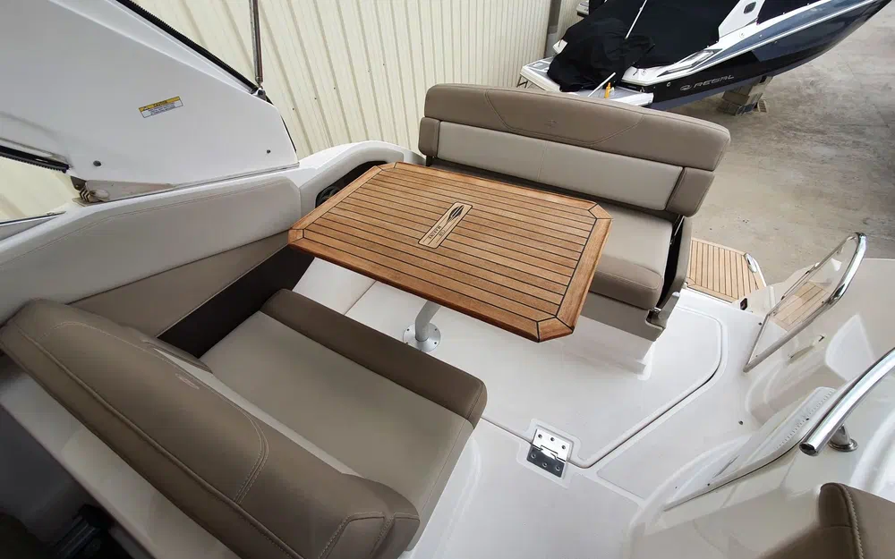 slider 4 Regal 28 Express