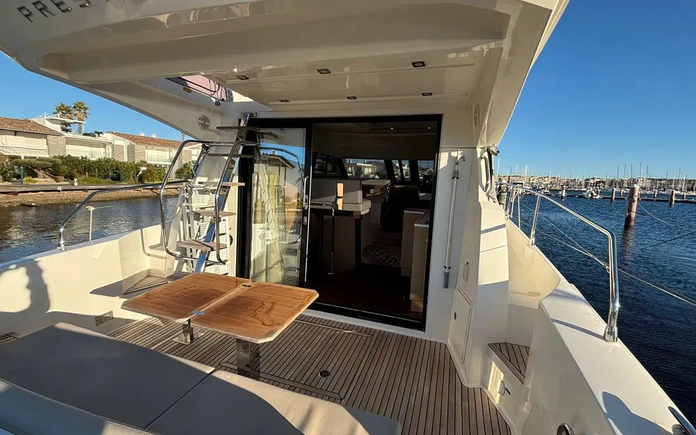 slider 10 Jeanneau Prestige 420 Fly