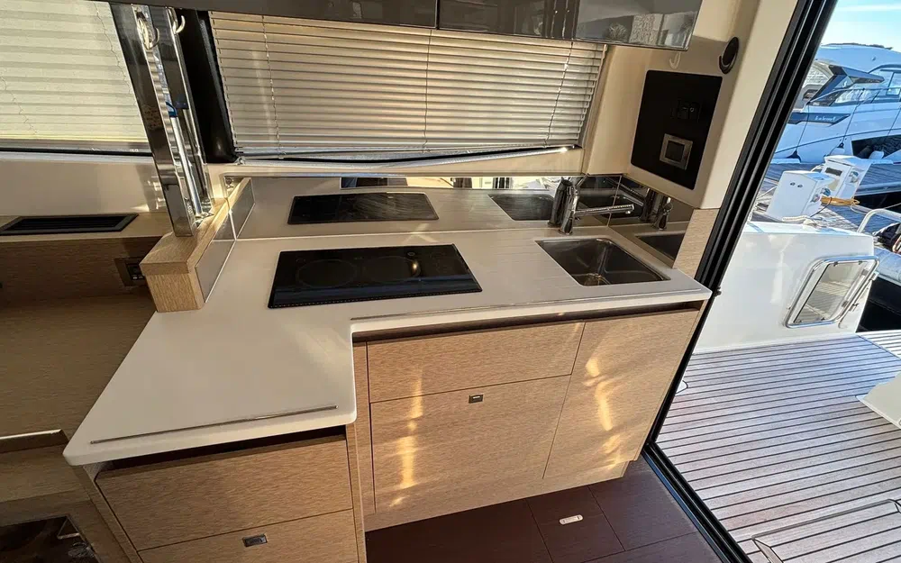 slider 14 Jeanneau Prestige 420 Fly