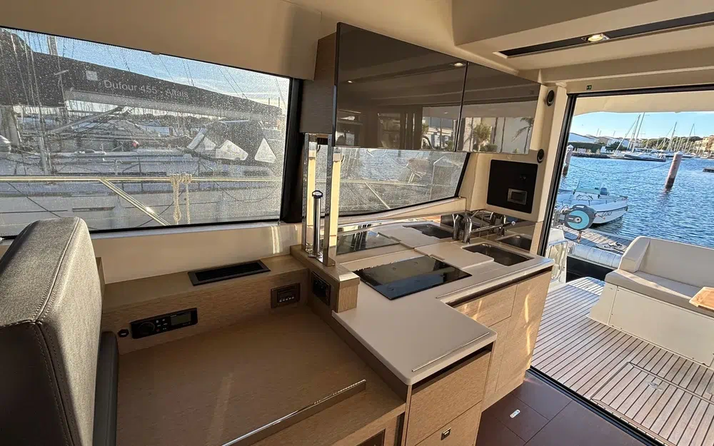 slider 25 Jeanneau Prestige 420 Fly