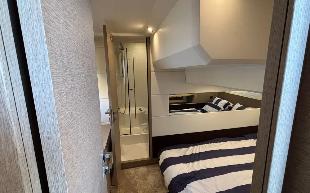 slider 29 Jeanneau Prestige 420 Fly