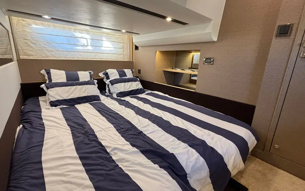 slider 31 Jeanneau Prestige 420 Fly