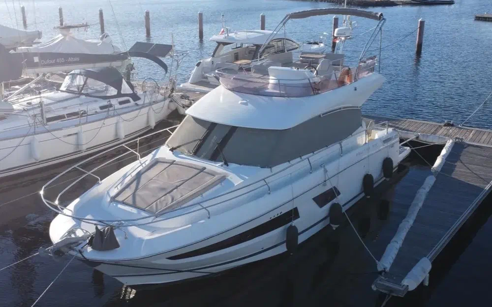 slider 2 Jeanneau Prestige 420 Fly