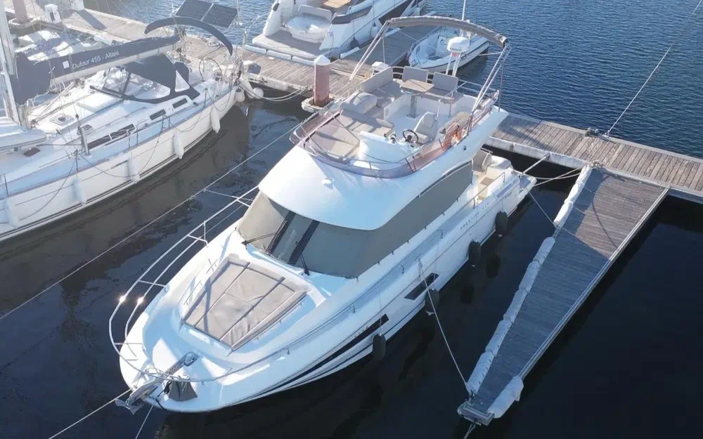 slider 3 Jeanneau Prestige 420 Fly