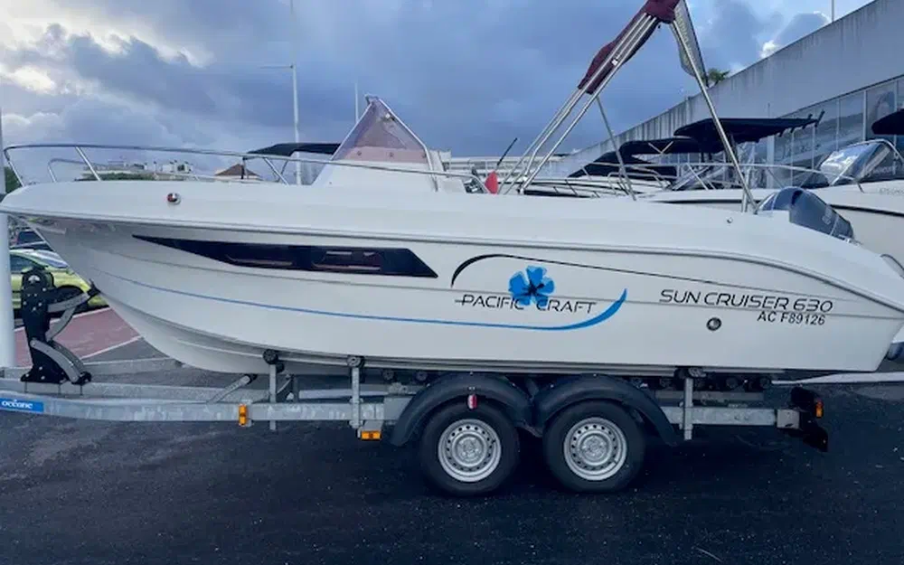 slider 0 Pacific Craft 630 SC
