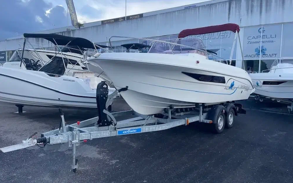 slider 1 Pacific Craft 630 SC