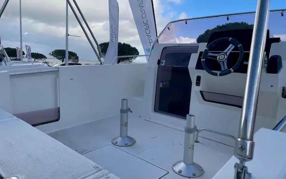 slider 2 Pacific Craft 630 SC