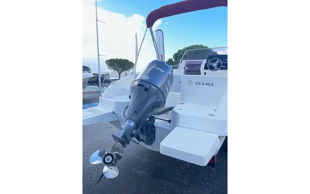 slider 3 Pacific Craft 630 SC