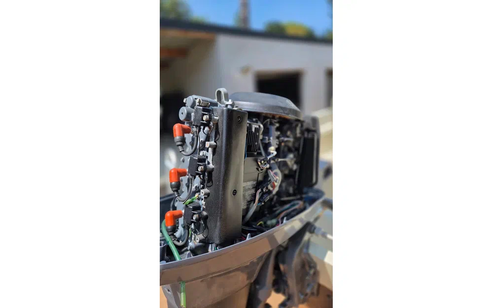 slider 4 Boston Whaler 17 Montauk