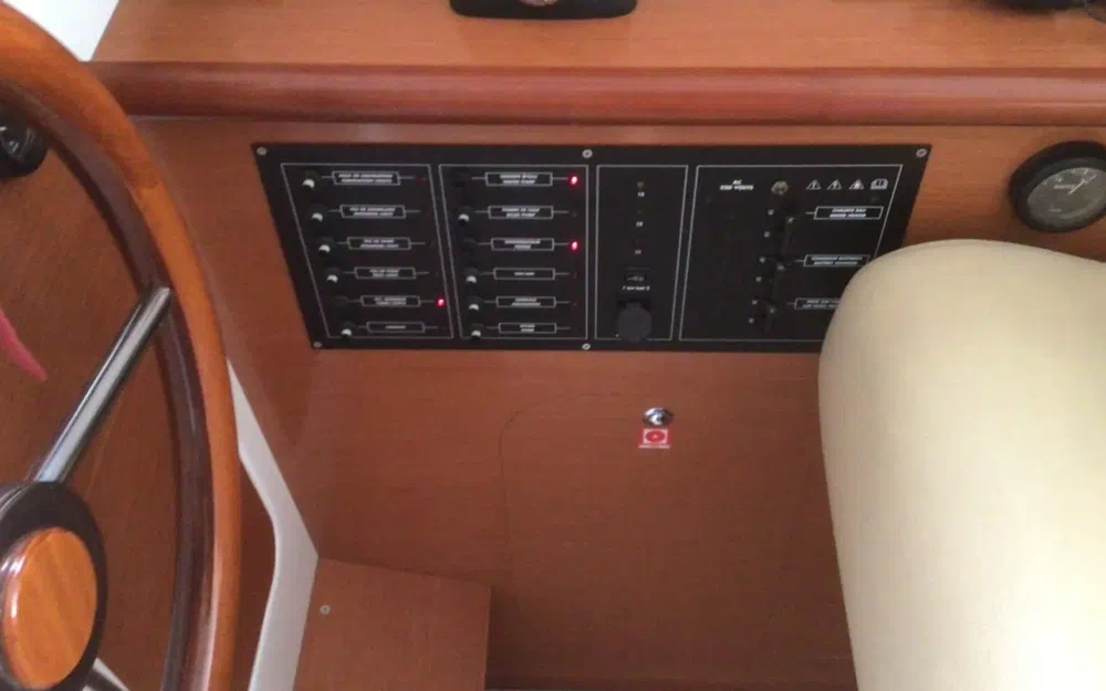 slider 8 Beneteau Antares 10.80