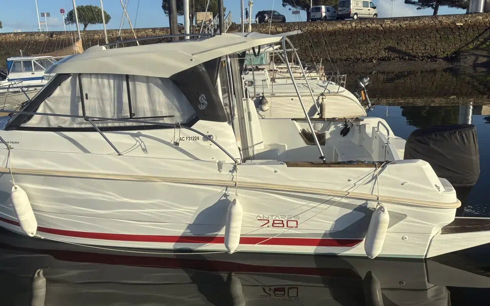slider 1 Beneteau Antares 7.80